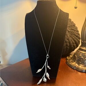 Elegant Silver Leaf Pendant Necklace